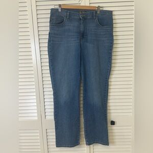 Lee Relaxed Fit Straight Leg Mid Rise - Size 14 Medium